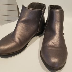 Girls Cat & Jack Booties size 4